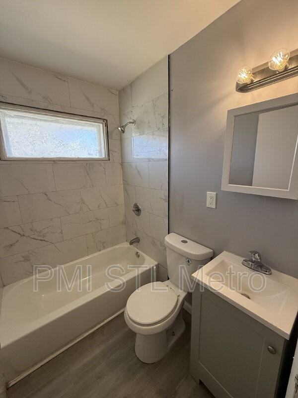 323 Shepley Dr - Photo 6 of 8