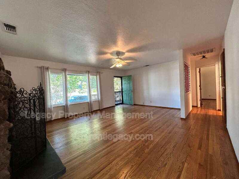 209 Willow Ave - Photo 4 of 20