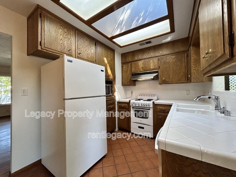 209 Willow Ave - Photo 6 of 20