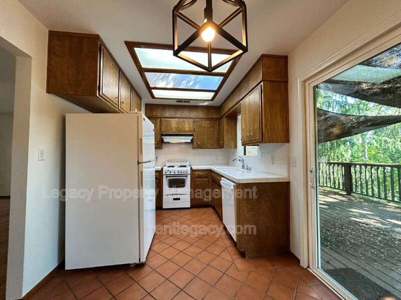 209 Willow Ave - Photo 7 of 20