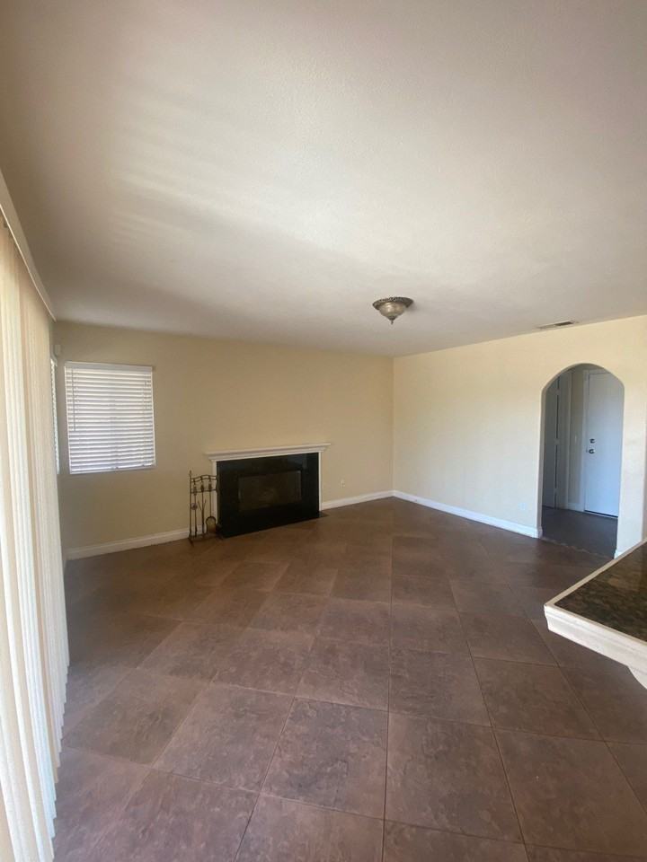 25893 Joanne Dr - Photo 2 of 12