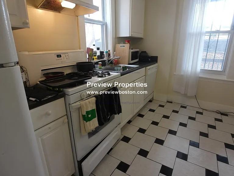 Chester St #4 - Photo 4 of 10