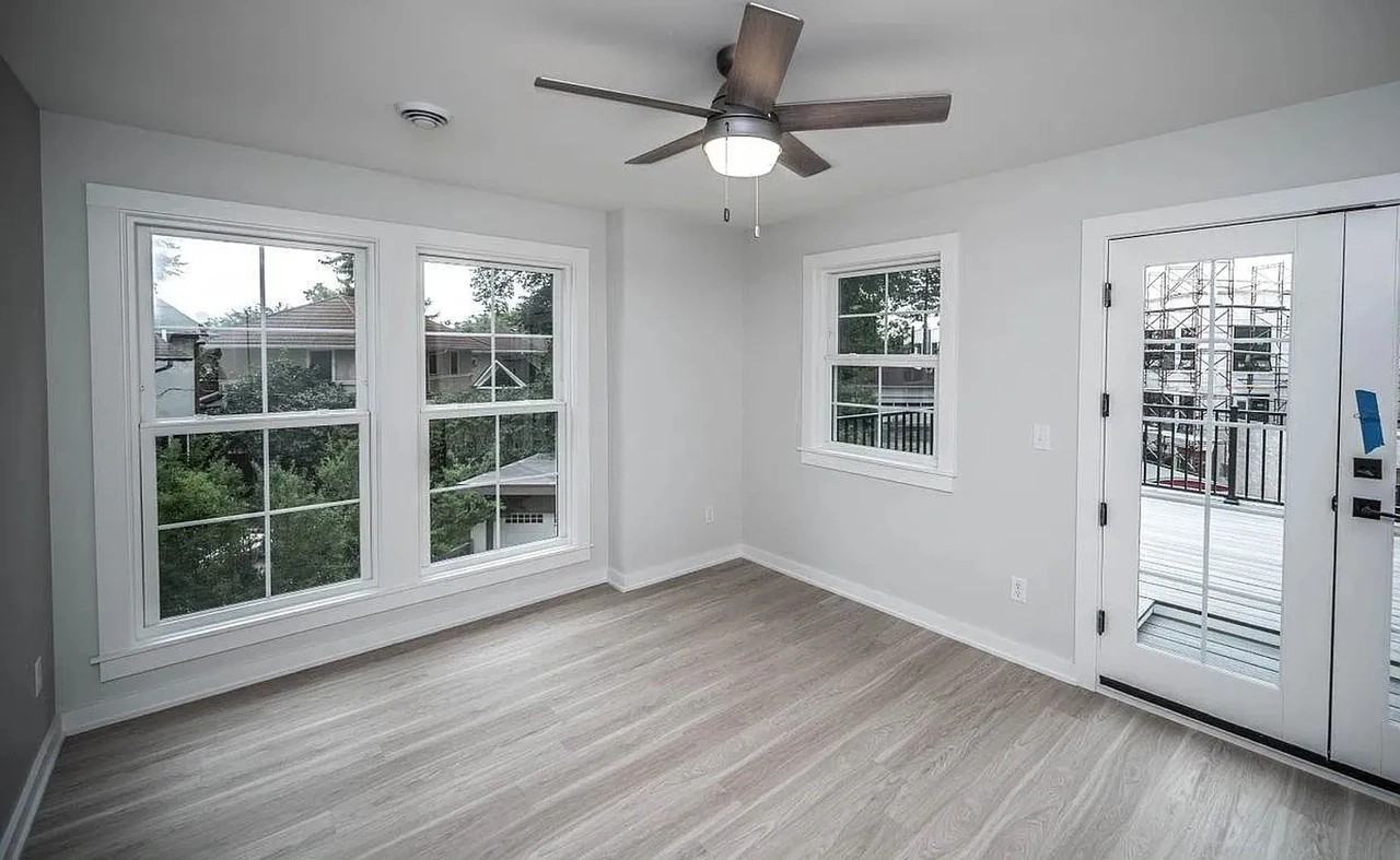 4326 W Lake Harriet Pkwy - Photo 2 of 3