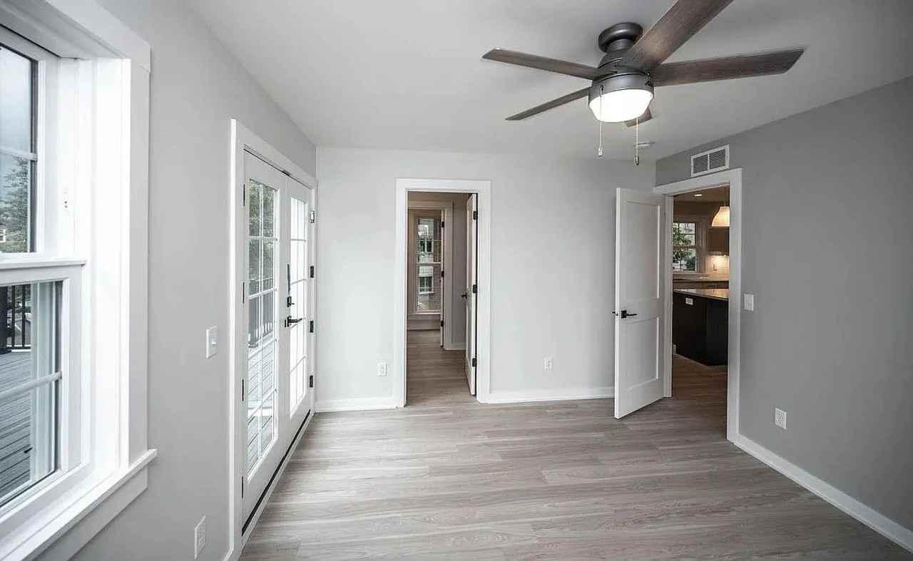 4326 W Lake Harriet Pkwy - Photo 3 of 3