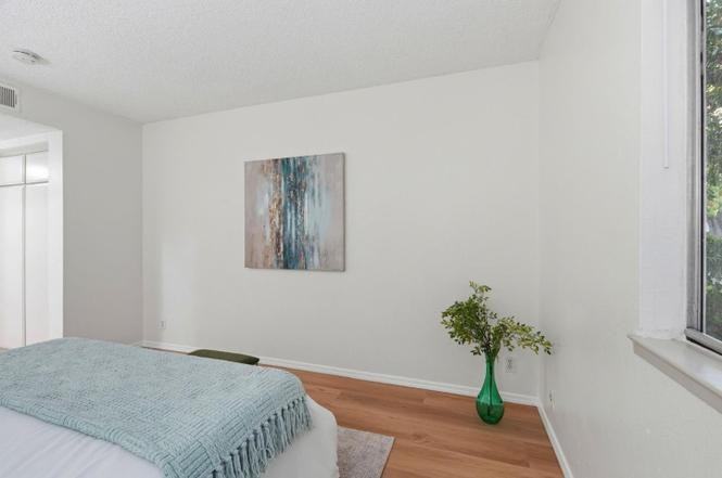 259 N Capitol Ave - Photo 3 of 3