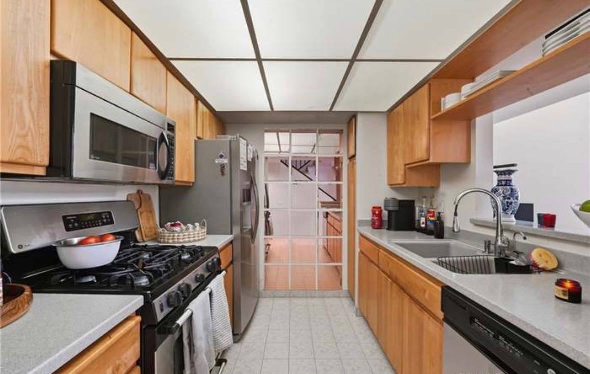 1119 Albany St - Photo 3 of 3