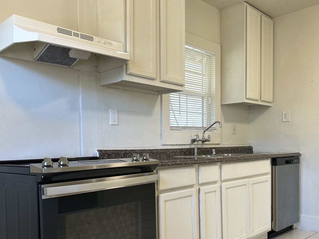 3997 4th Ave - Photo 4 of 12