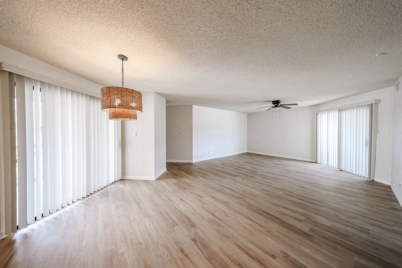 9151 W Greenway Rd #205 - Photo 4 of 28