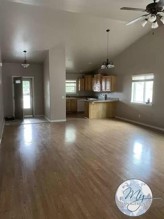 1197 Caswell Ave W - Photo 3 of 16