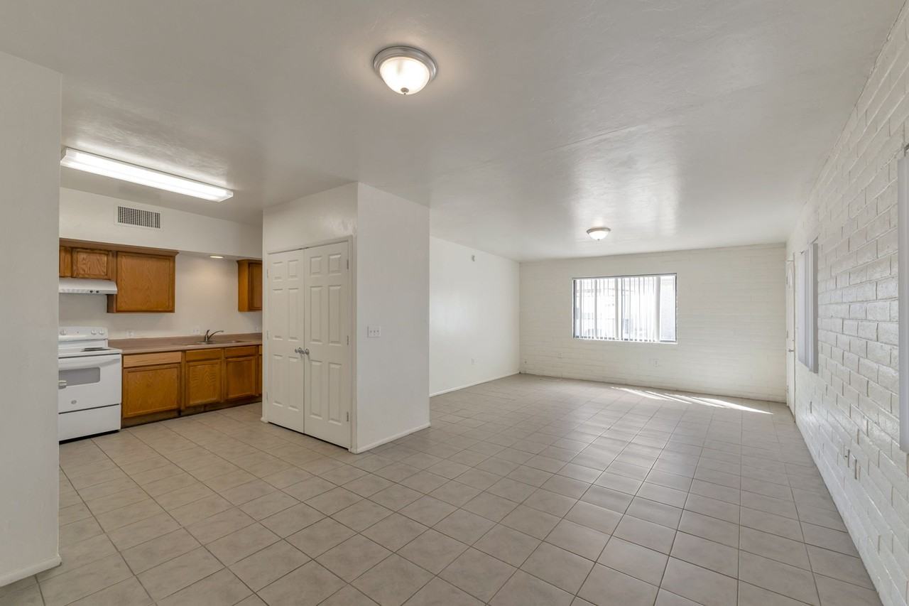 7051 S 6th Ave #1 - Photo 4 of 16