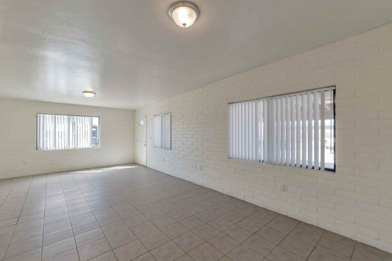 7051 S 6th Ave #1 - Photo 5 of 16