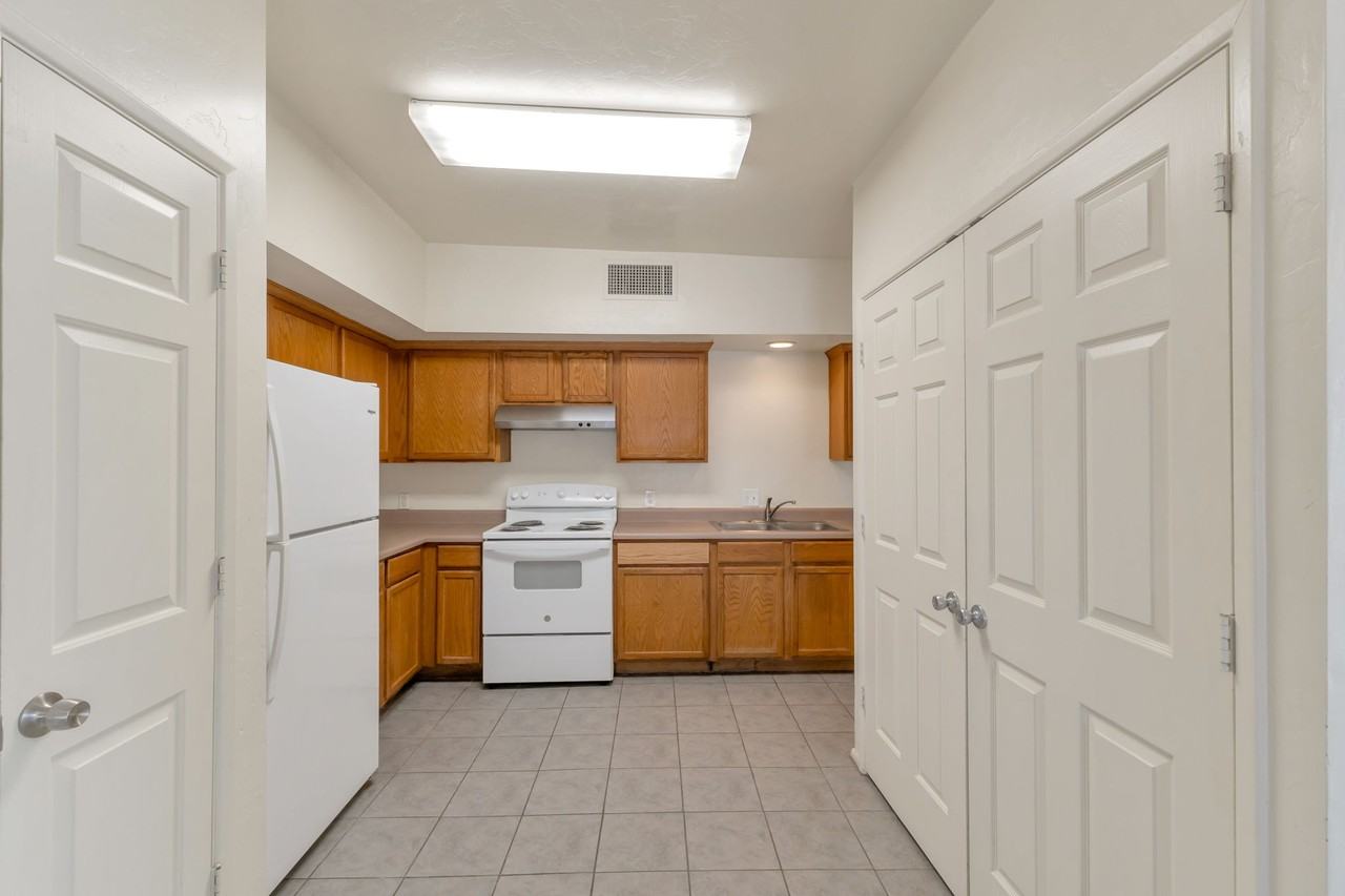 7051 S 6th Ave #1 - Photo 6 of 16