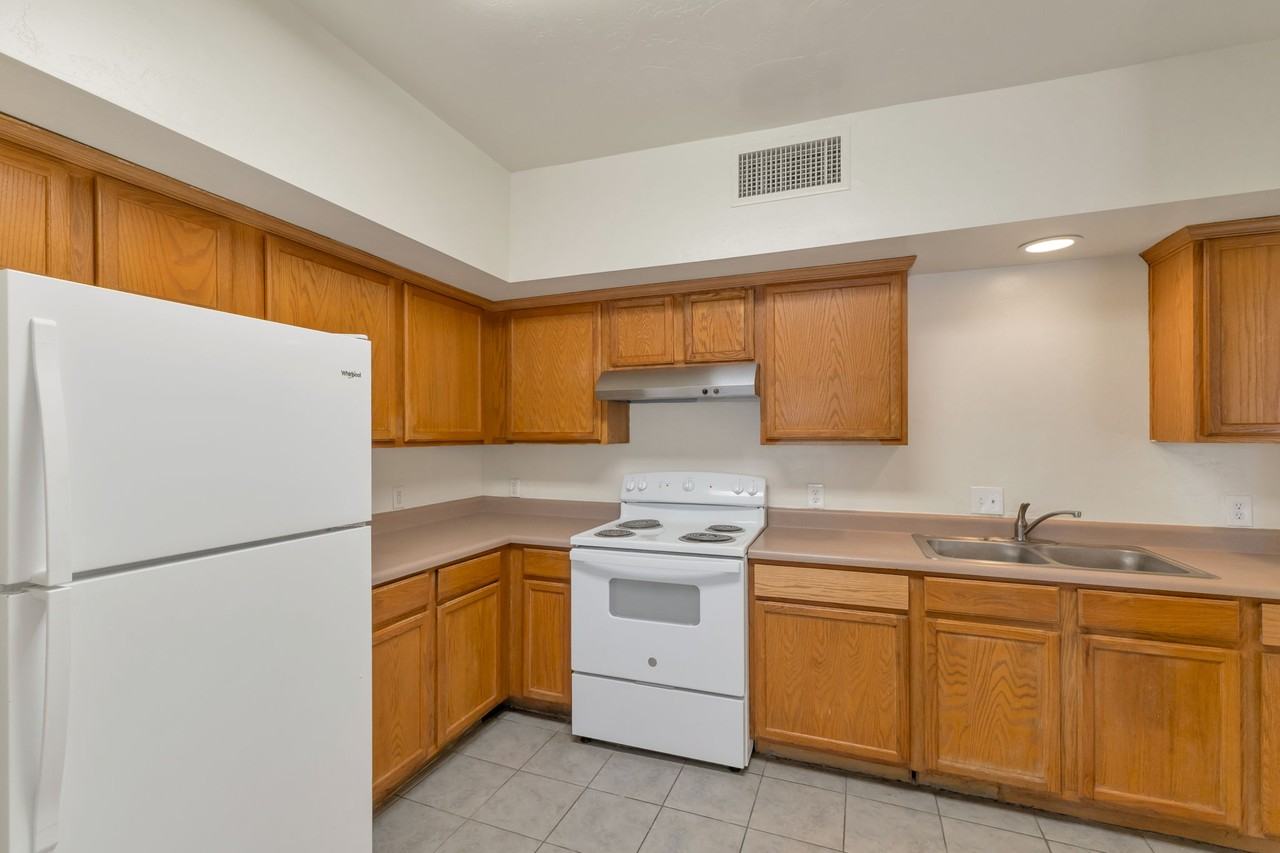 7051 S 6th Ave #1 - Photo 7 of 16