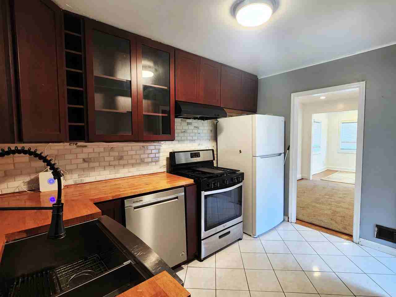 3207 Bryant Ave - Photo 3 of 20