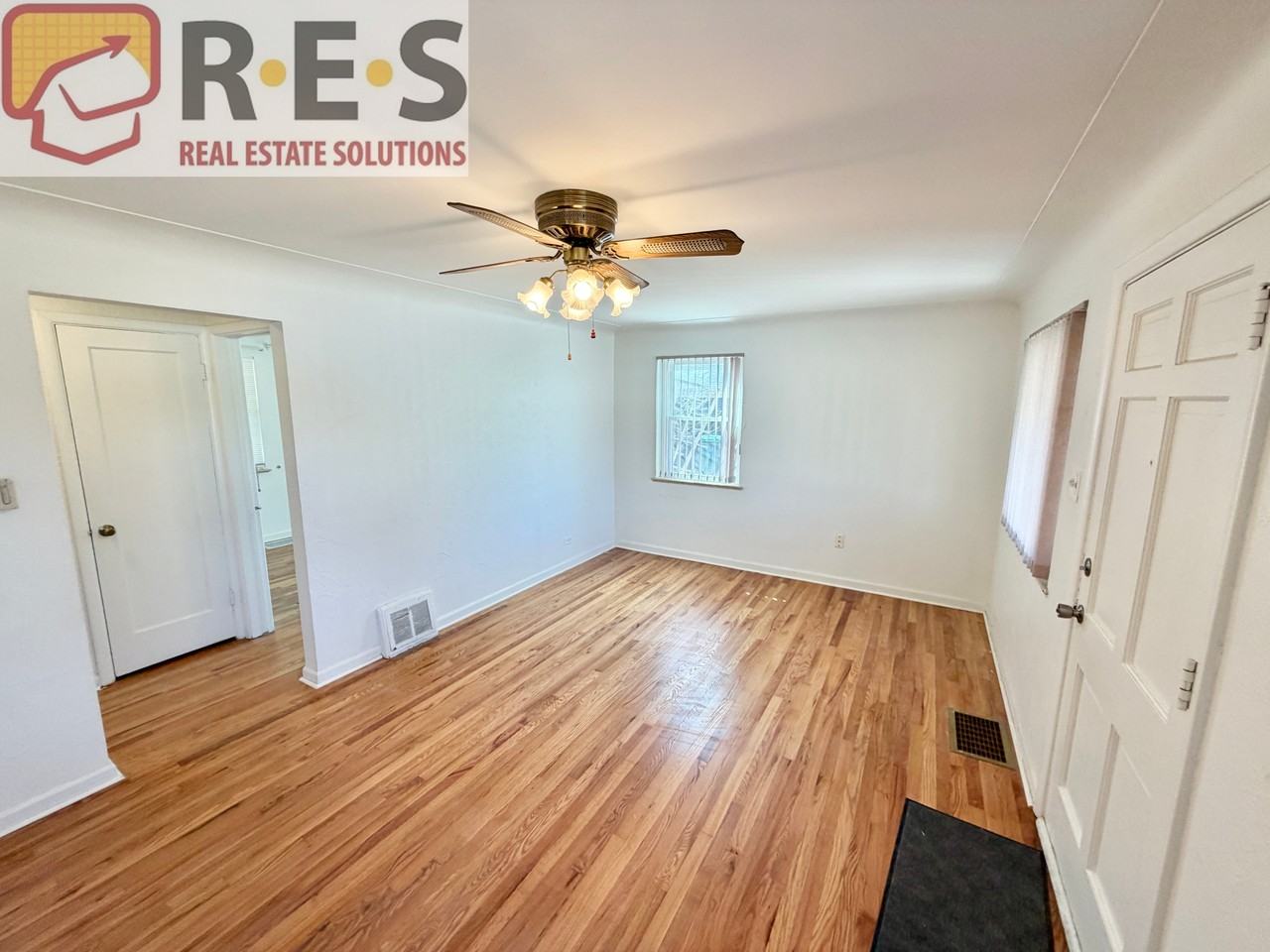 1320 Holly St - Photo 5 of 17