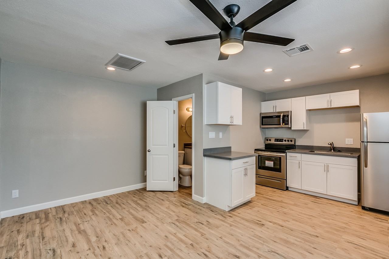 801 E Puget Ave - Photo 5 of 14