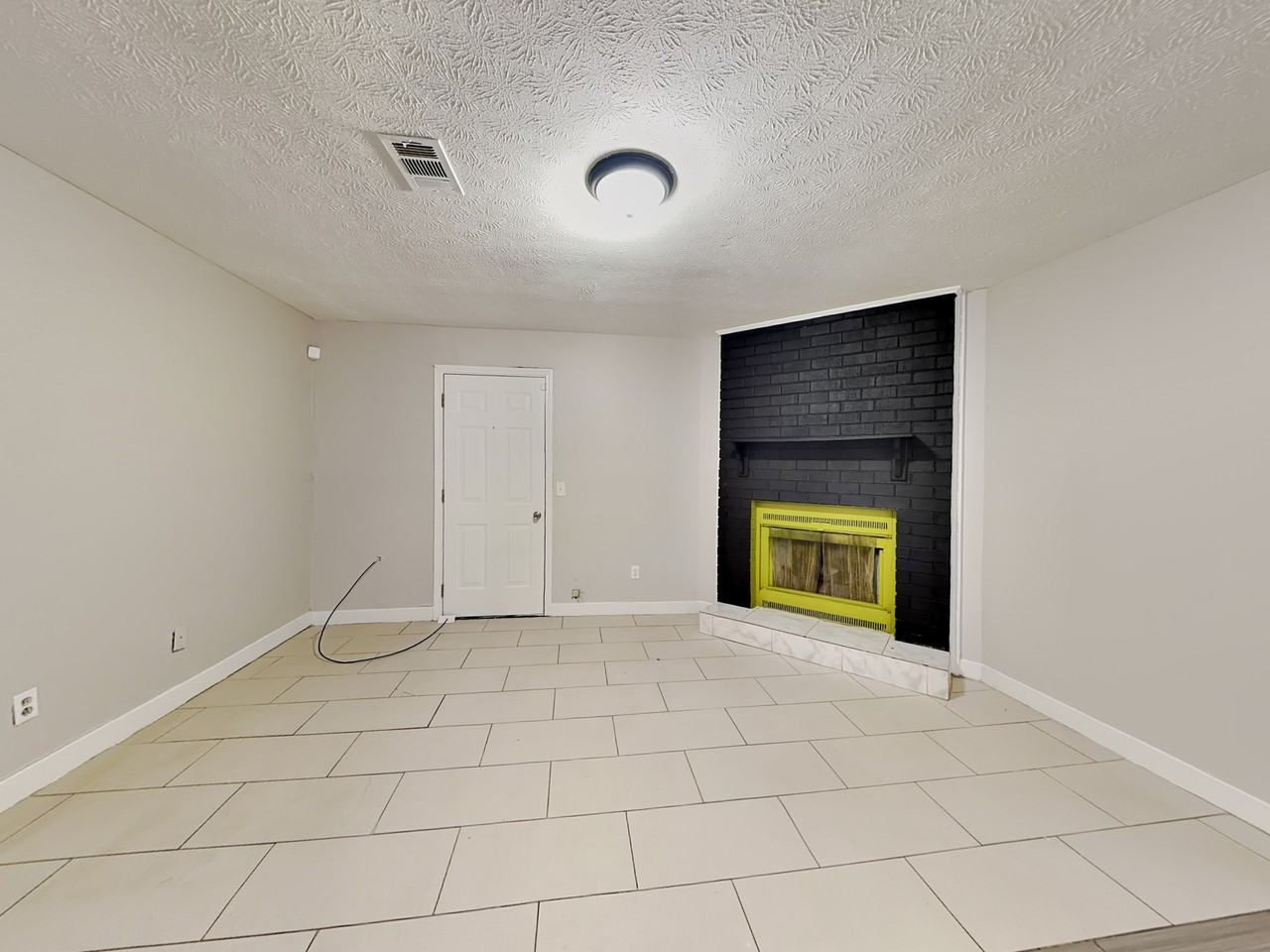 1289 Knoll Ct Nw - Photo 3 of 18