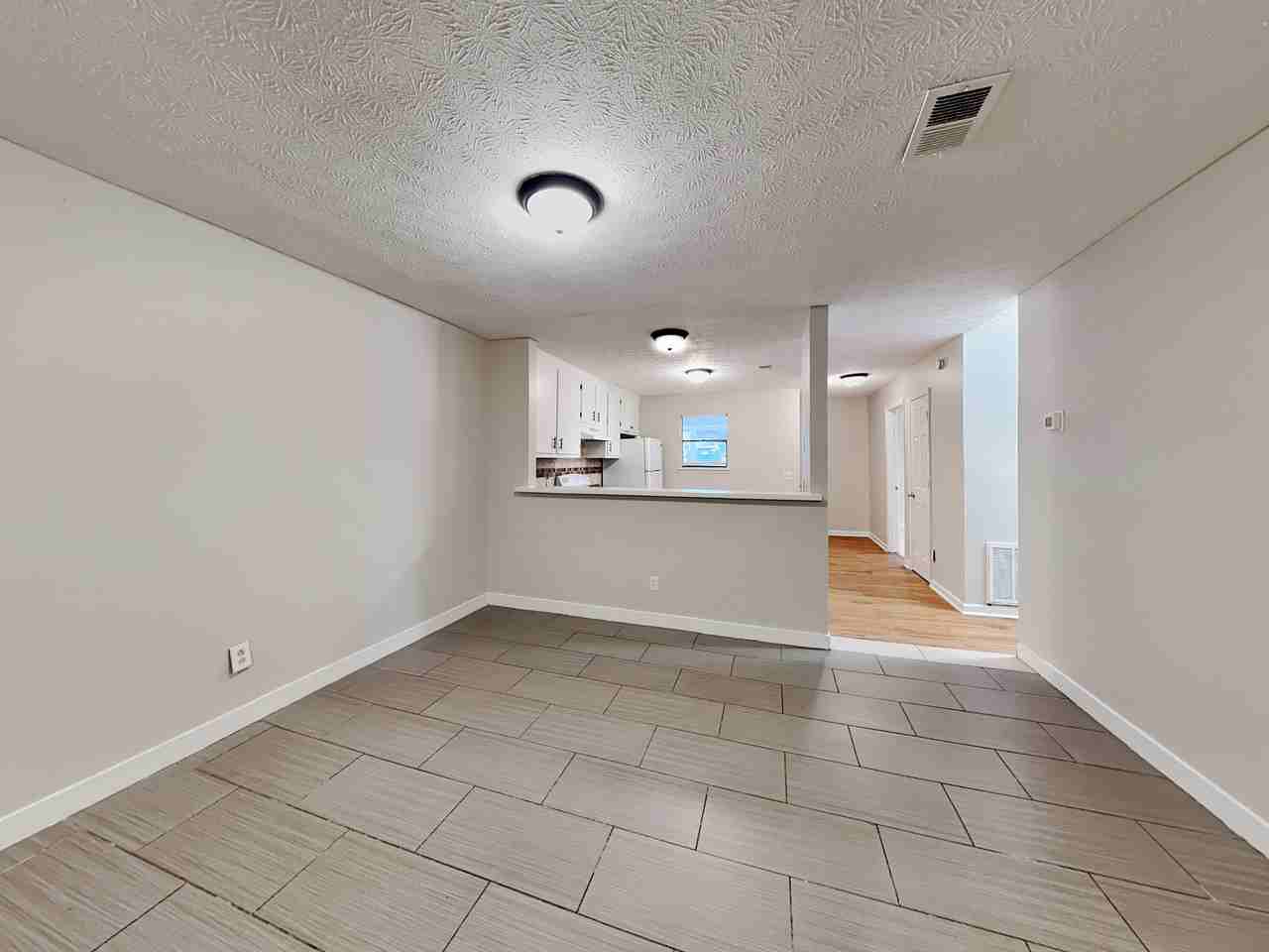 1289 Knoll Ct Nw - Photo 4 of 18