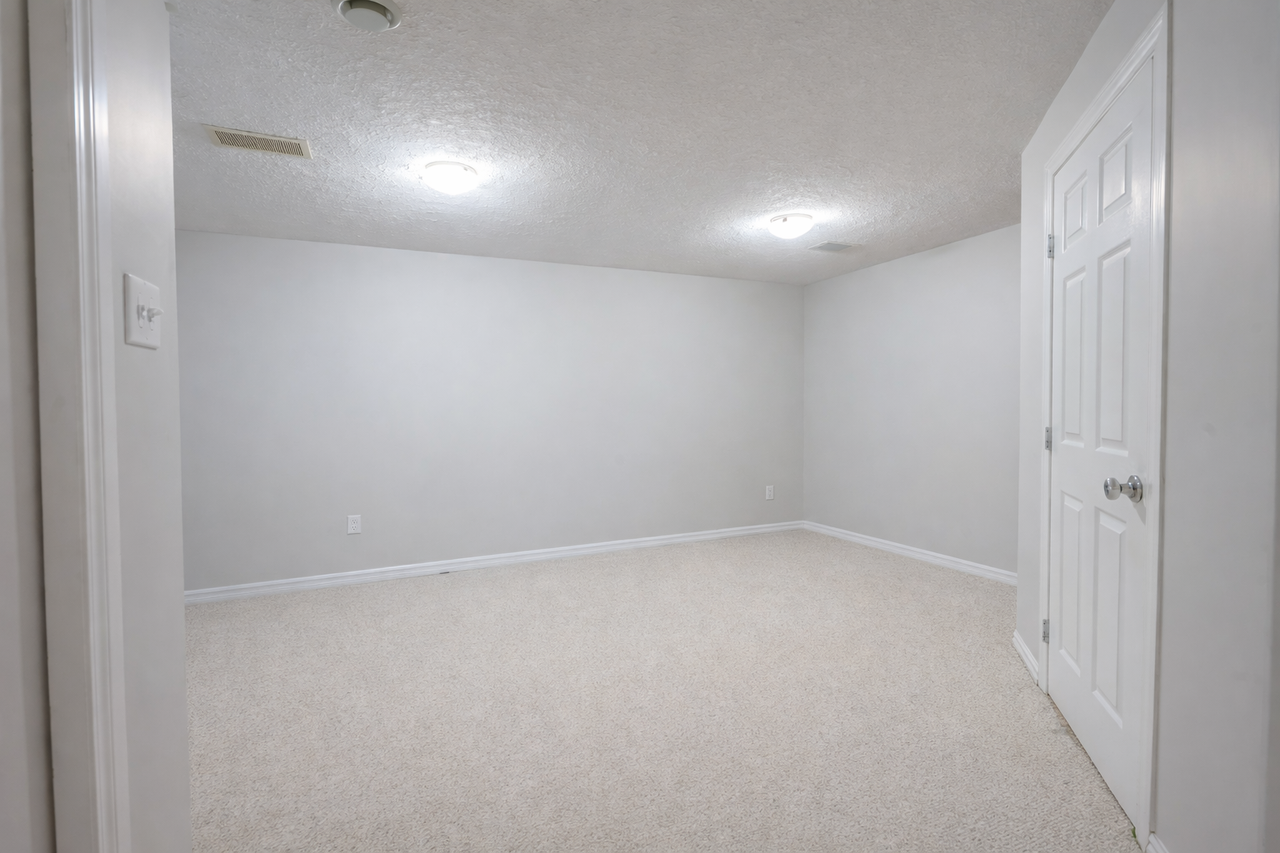 2887 23 St Nw - Photo 4 of 12