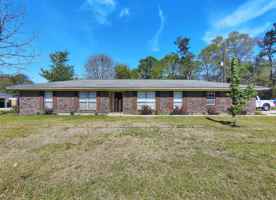 featured image of 801 Ogilsvie St