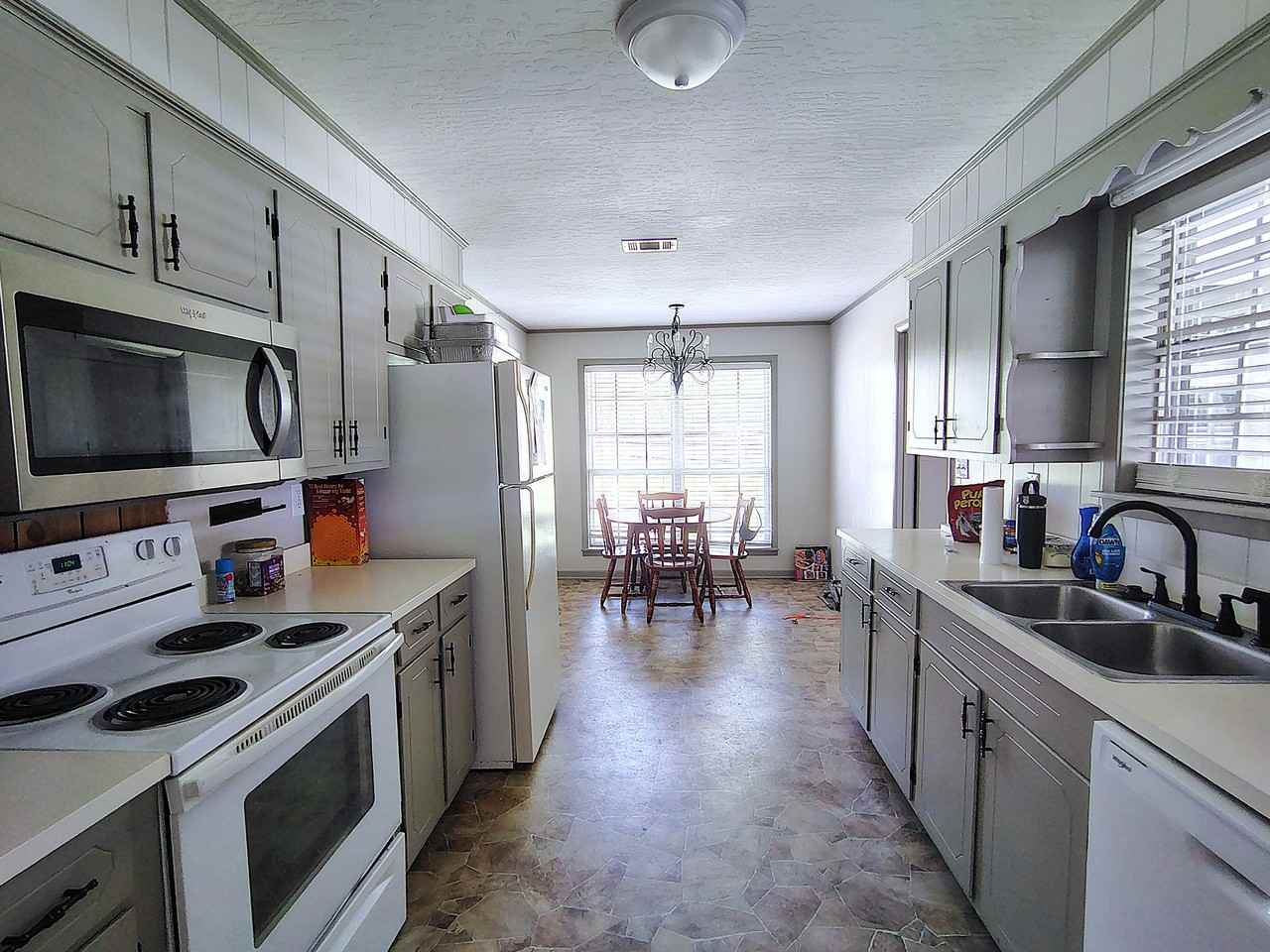 801 Ogilsvie St - Photo 3 of 16