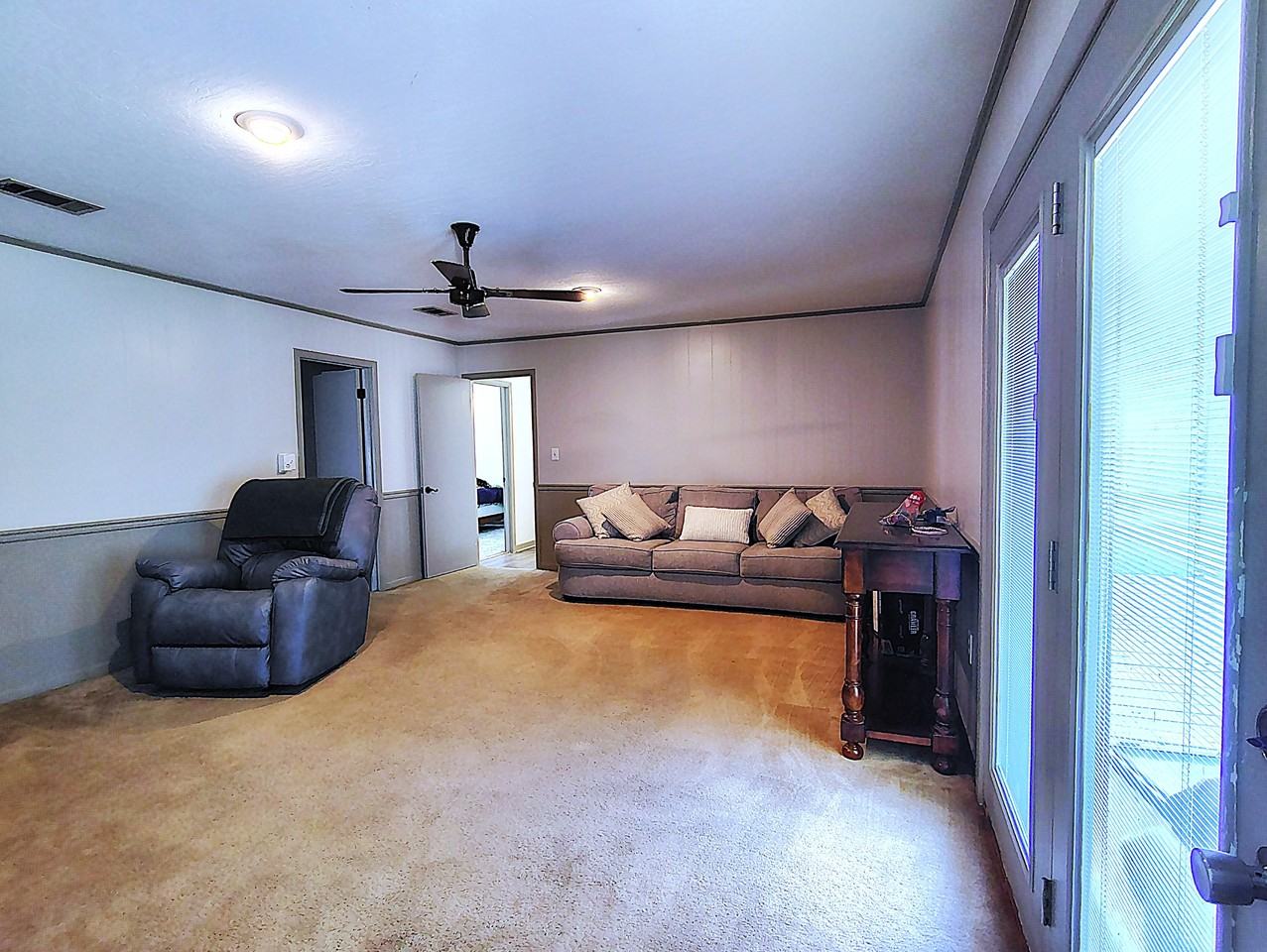 801 Ogilsvie St - Photo 4 of 16