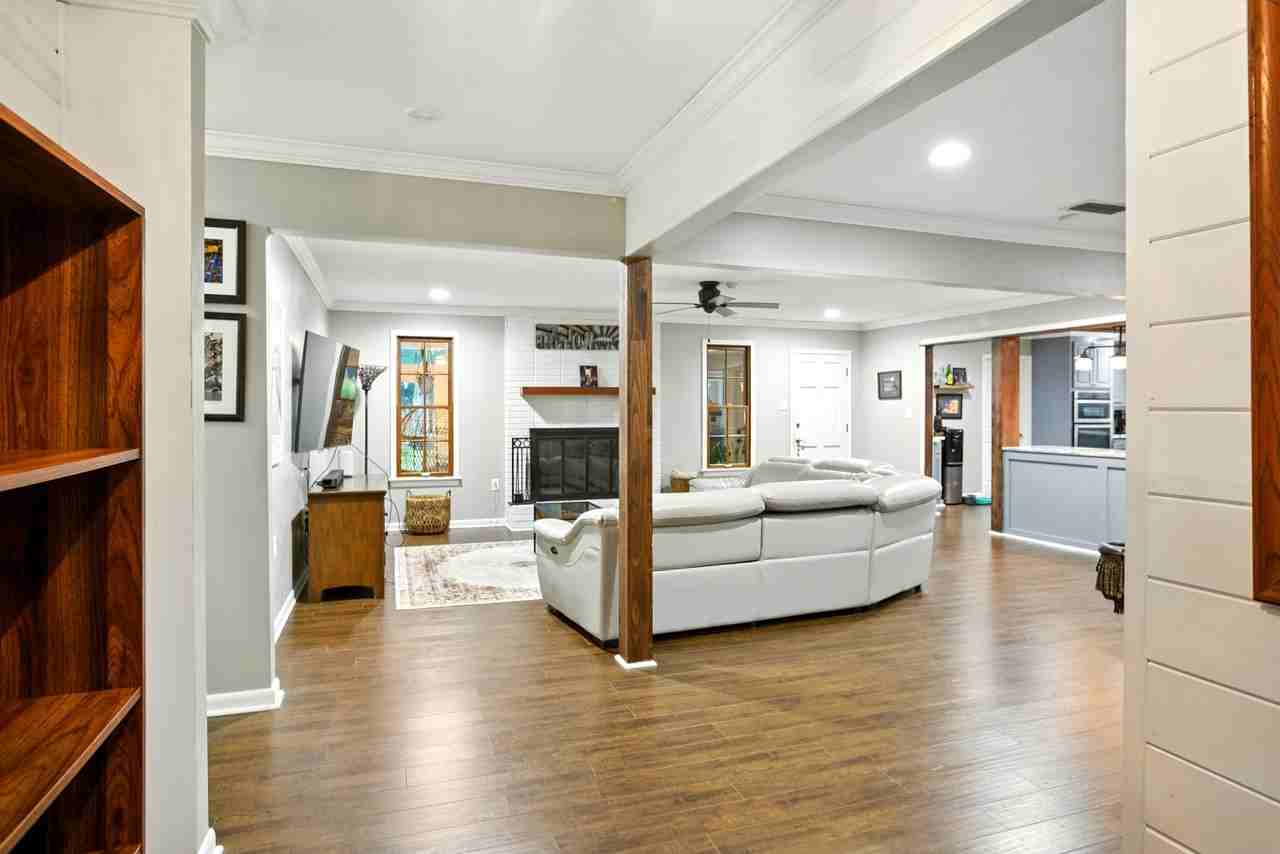 2506 Arcadia St - Photo 6 of 50