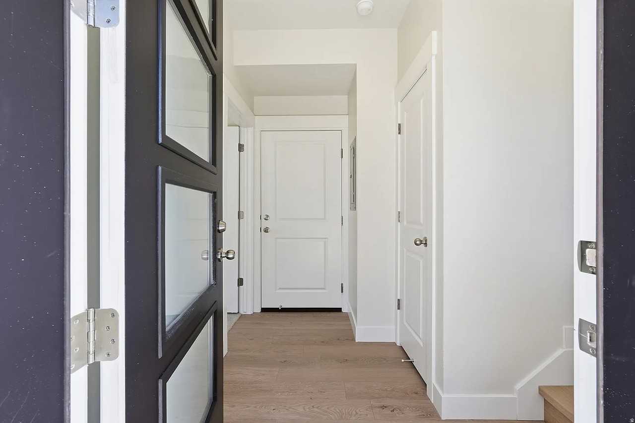 7364 S Dewmar Ct - Photo 4 of 35