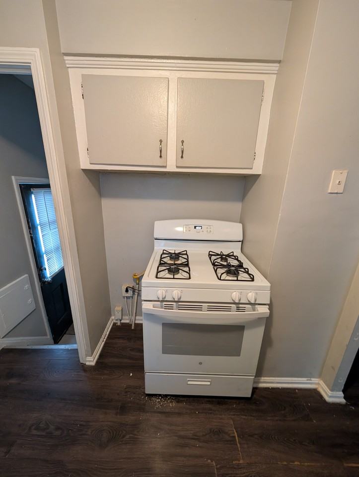 27471 Forestview Ave - Photo 3 of 12