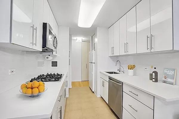 11201 Queens Blvd - Photo 4 of 8