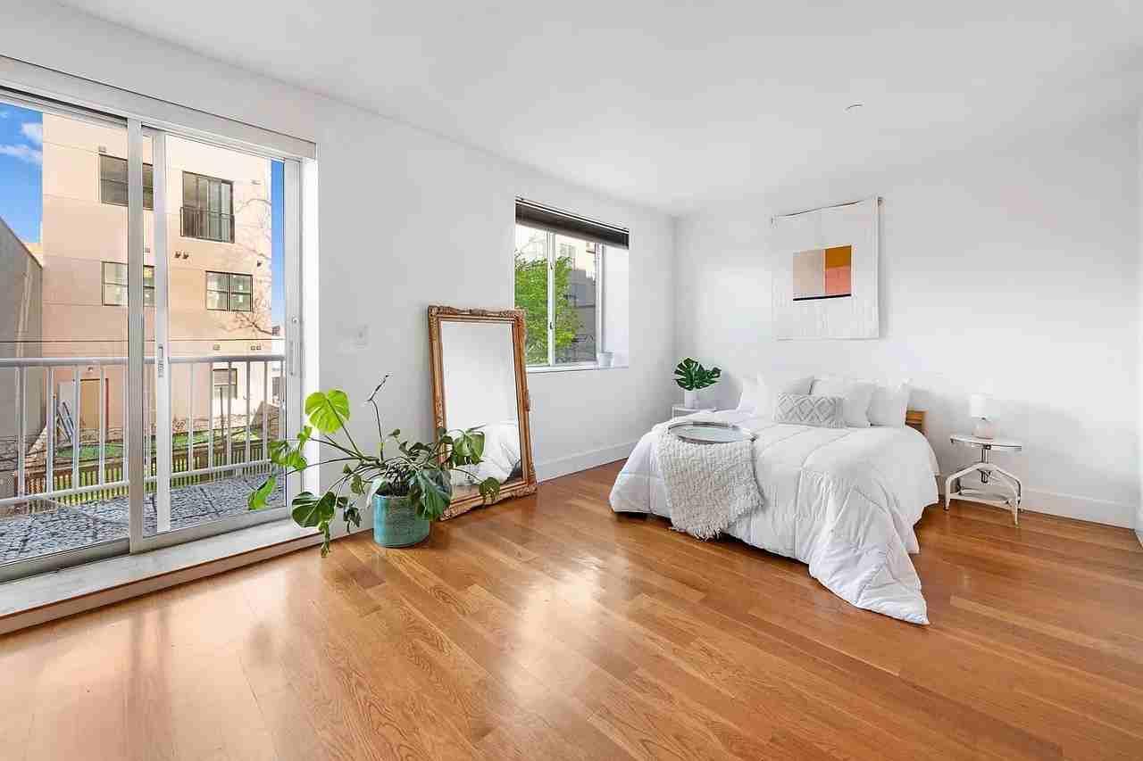 201 Spencer St - Photo 4 of 12