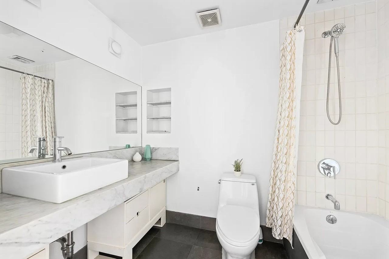 201 Spencer St - Photo 6 of 12