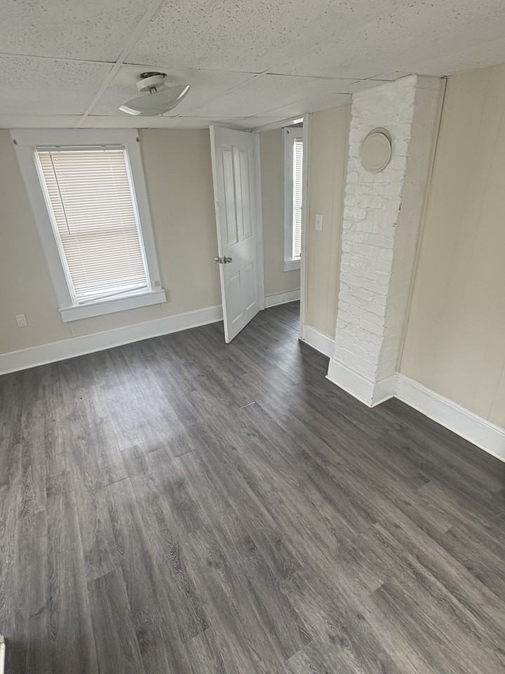 256 Port Republic Rd - Photo 5 of 10