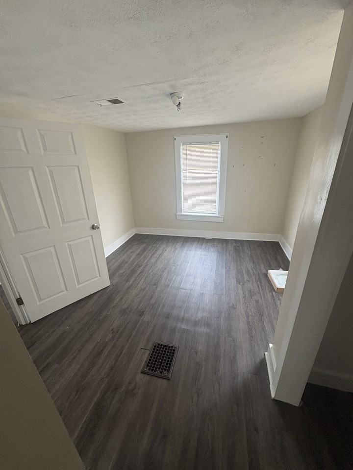 256 Port Republic Rd - Photo 6 of 10