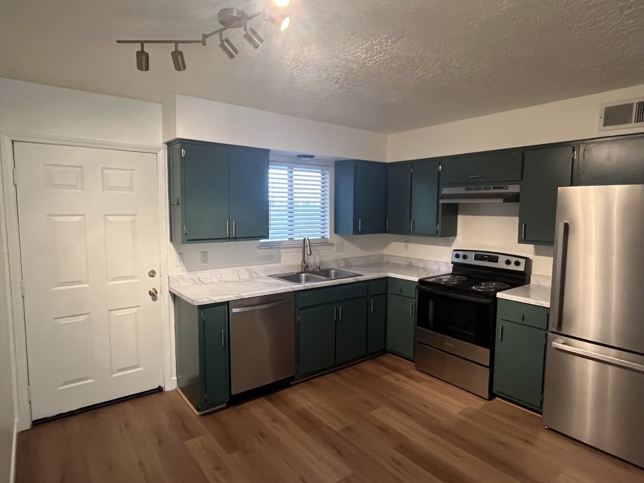 12344 Candelaria Rd Ne - Photo 4 of 14