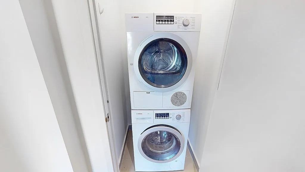 305 E 51st St - Photo 3 of 8