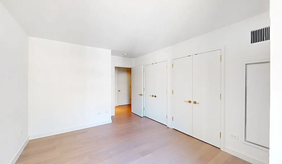 305 E 51st St - Photo 5 of 8