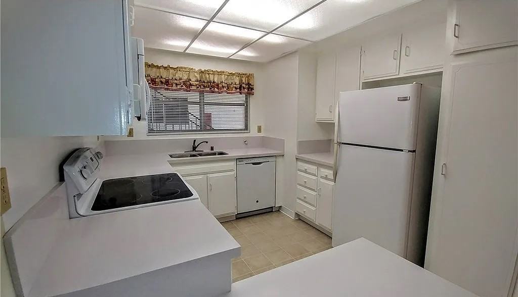 3250 San Amadeo #B - Photo 6 of 19