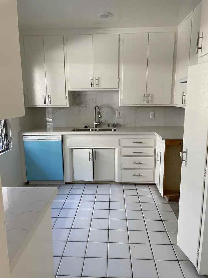 4221 Longridge Ave #5 - Photo 3 of 8