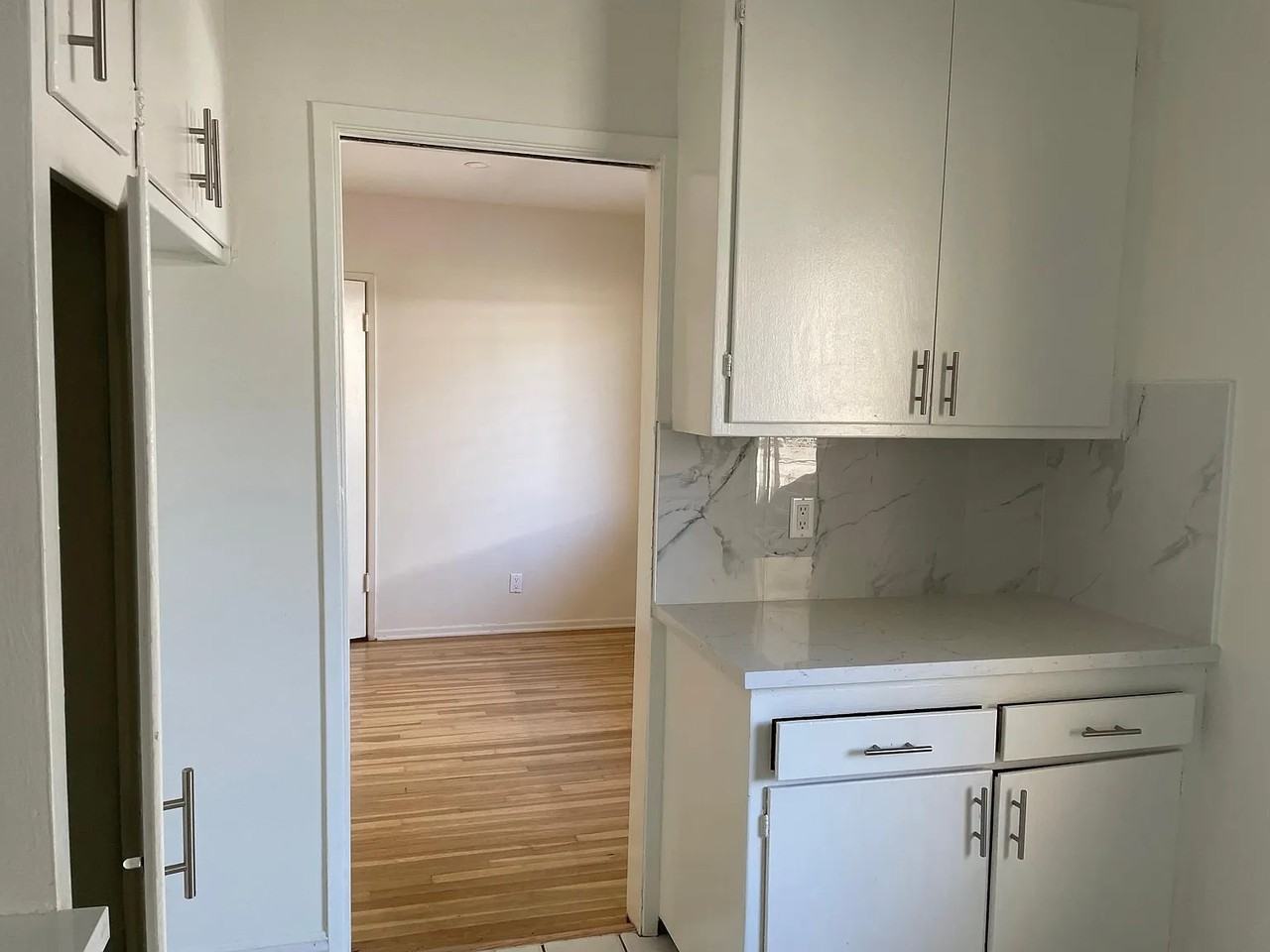 4221 Longridge Ave #5 - Photo 4 of 8