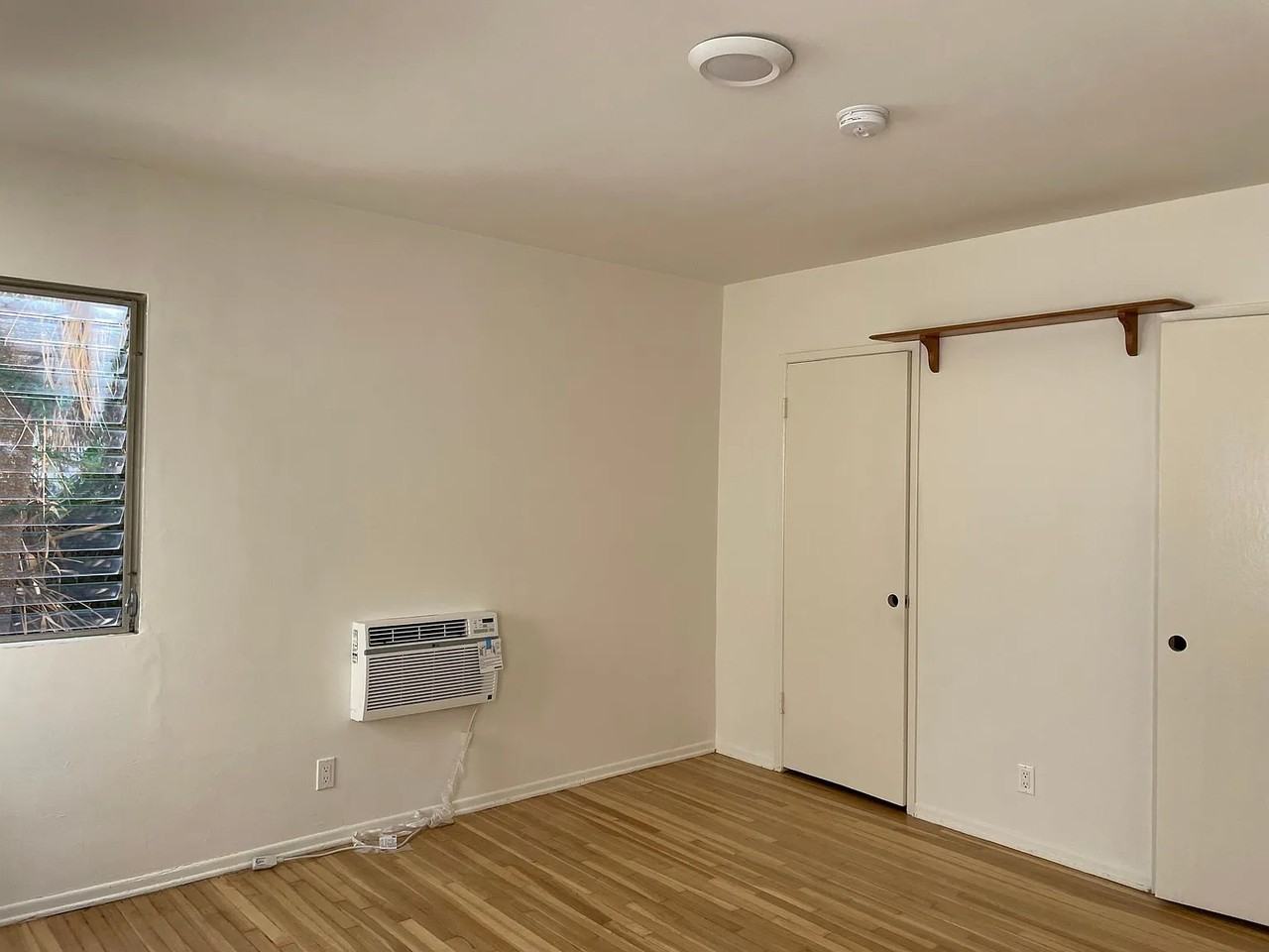 4221 Longridge Ave #5 - Photo 6 of 8