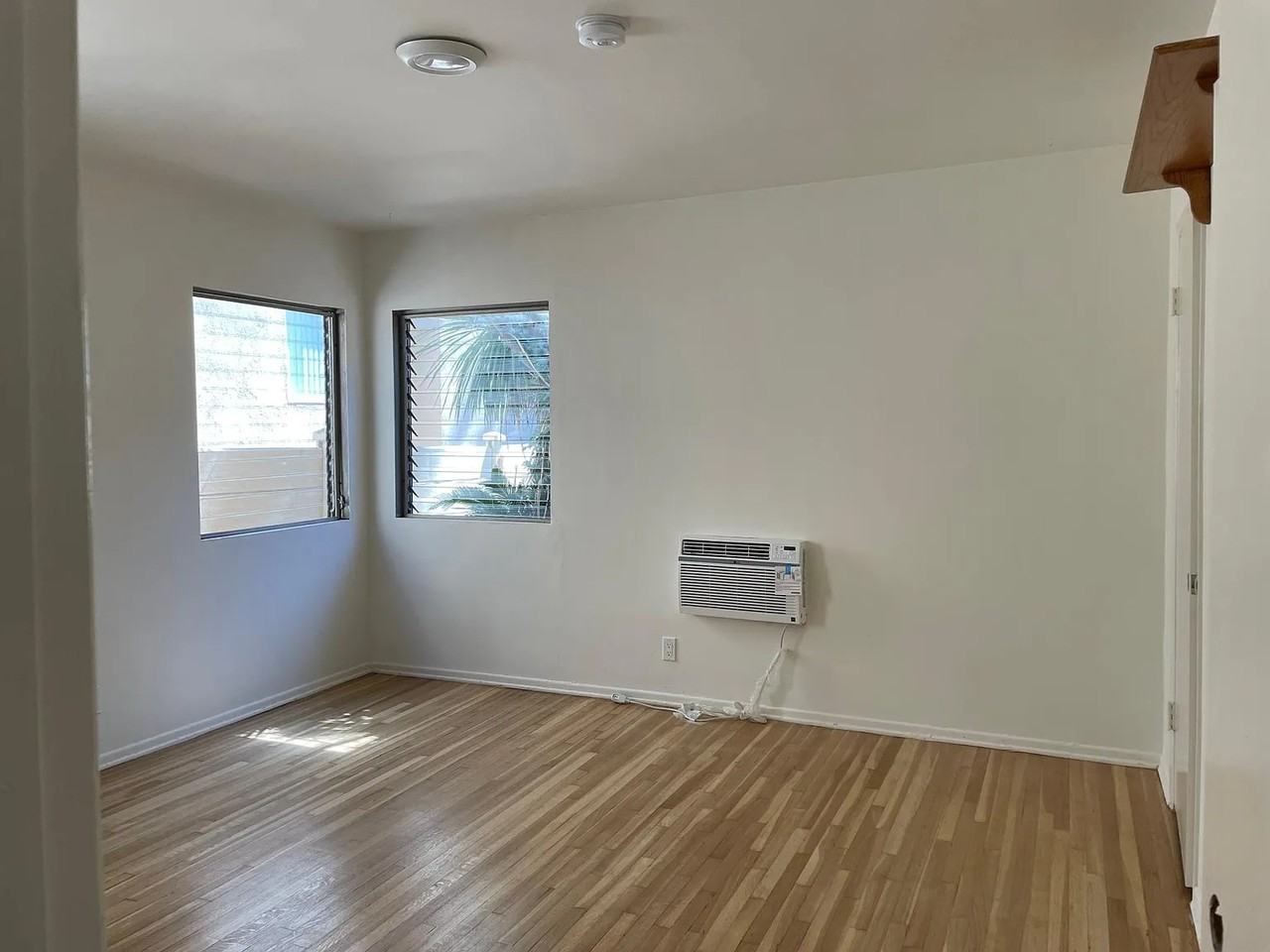 4221 Longridge Ave #5 - Photo 7 of 8