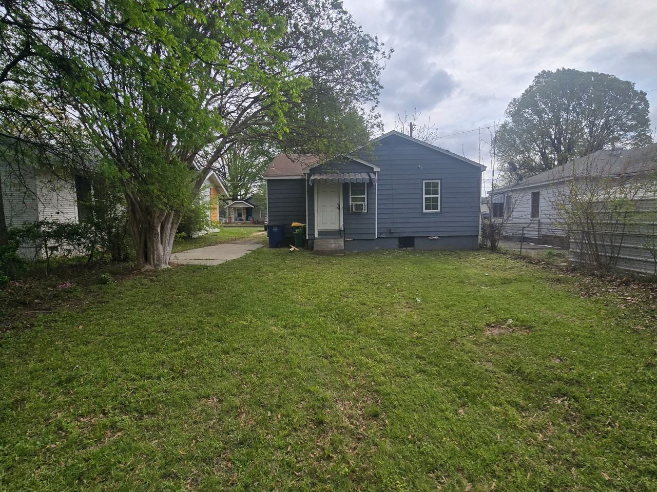 1819 Moss St - Photo 3 of 14