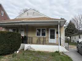 featured image of 635 E Chestnut St