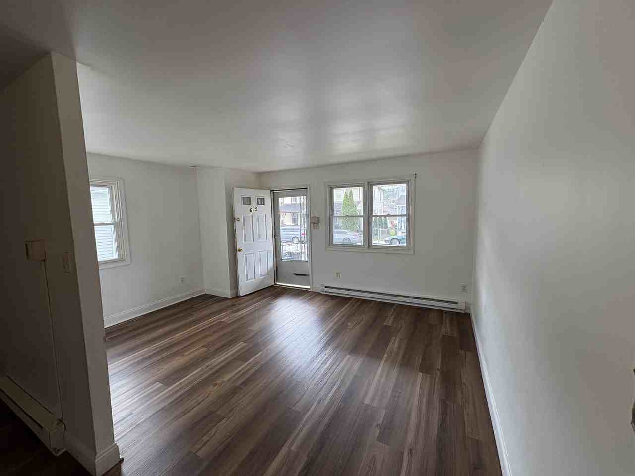 635 E Chestnut St - Photo 3 of 15