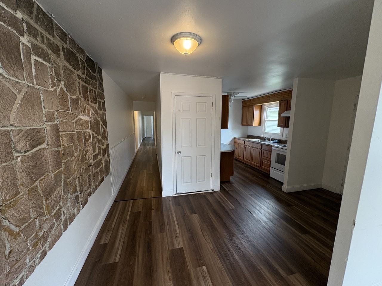 635 E Chestnut St - Photo 4 of 15