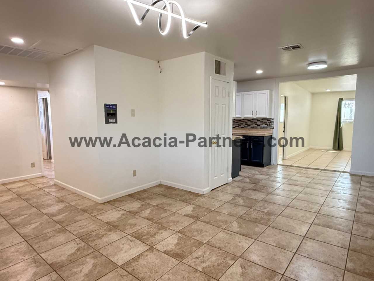 2123 S Rosemont Ave - Photo 2 of 30