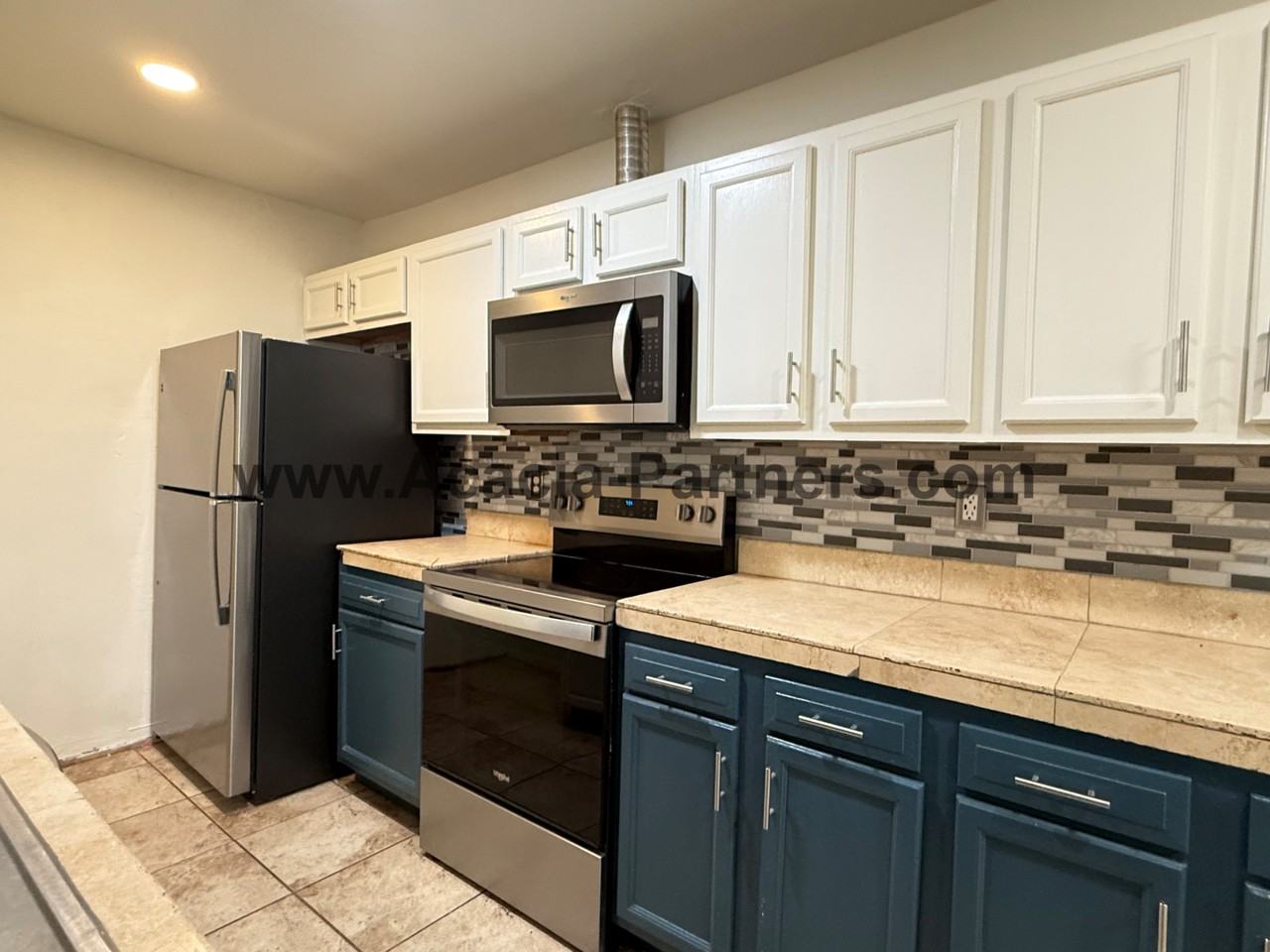 2123 S Rosemont Ave - Photo 4 of 30