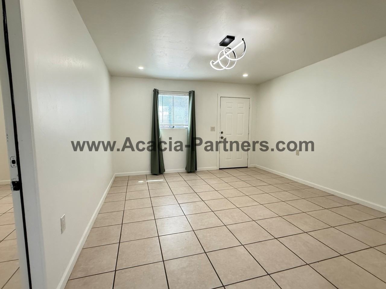 2123 S Rosemont Ave - Photo 7 of 30