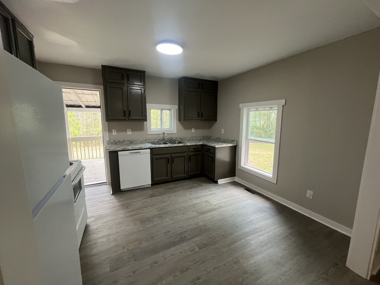 137 Red Oak Dr - Photo 3 of 26